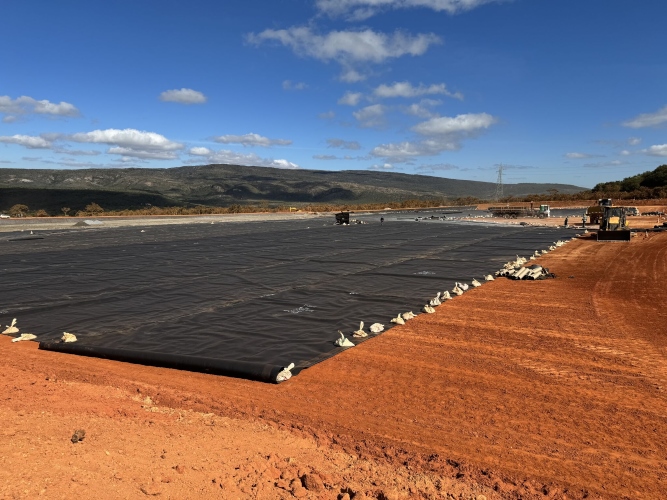 Water-blocking and anti-seepage HDPE geomembrane